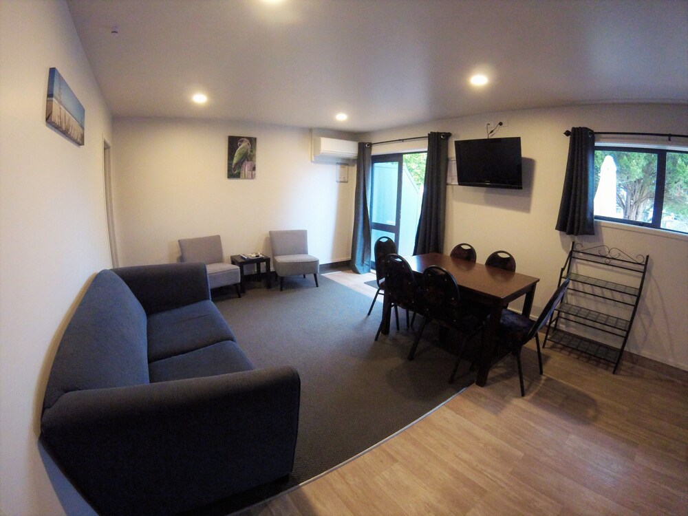 2 Bedroom Family Unit 5 - Living Room