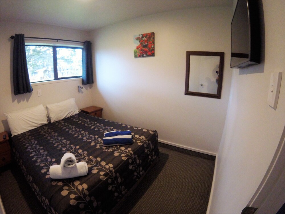 2 Bedroom Family Unit 5 - Guestroom