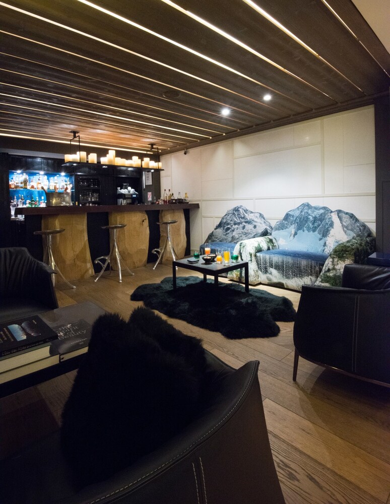 Hotel Lounge