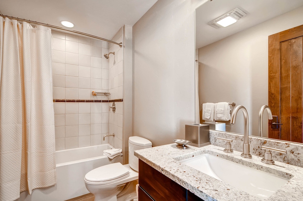 Condo, 3 Bedrooms - Bathroom