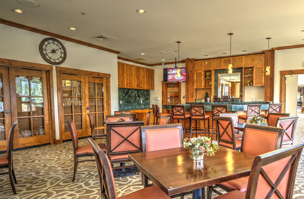 Hotel Lounge