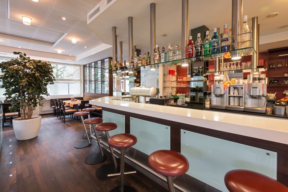 Hotel Bar