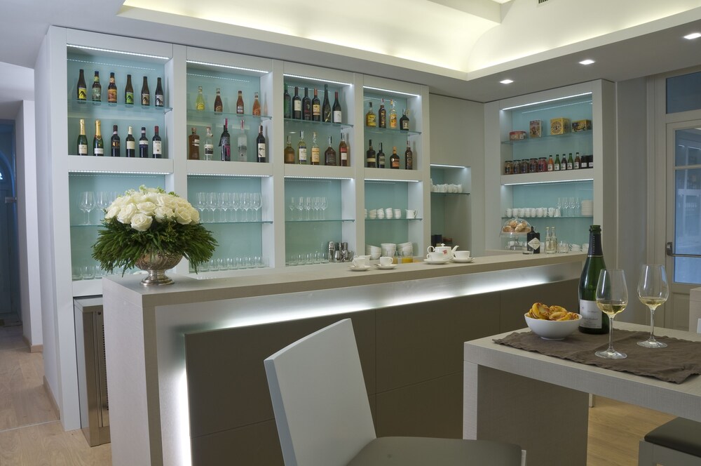 Hotel Lounge