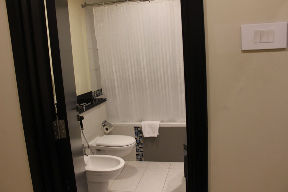 Studio - Bathroom