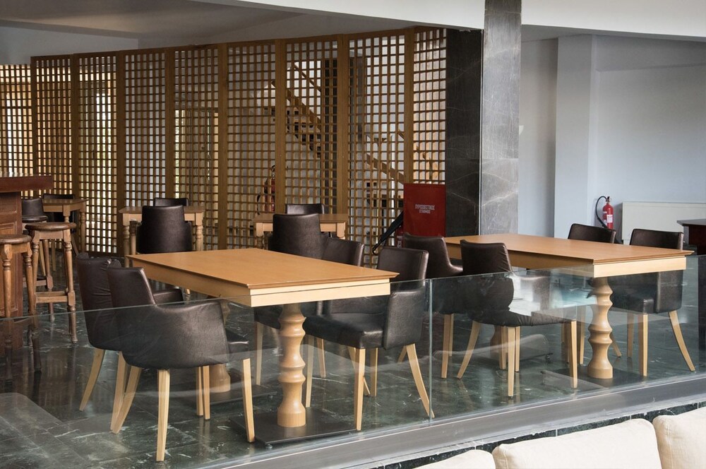 Hotel Lounge