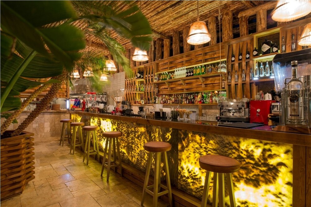 Hotel Bar