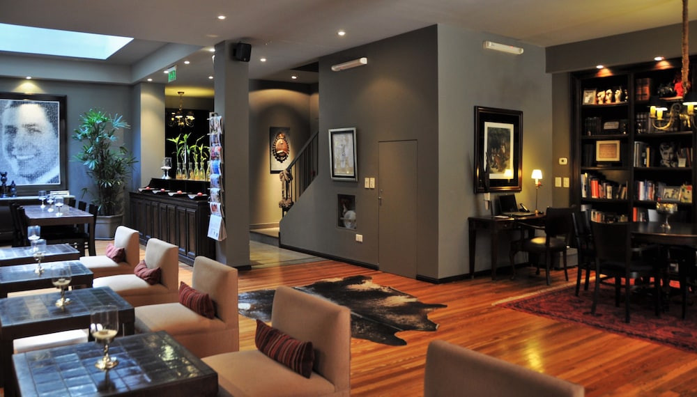 Hotel Lounge