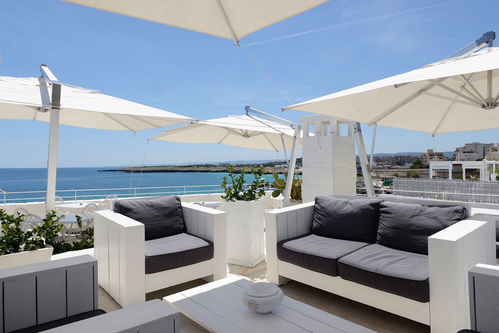 Hotel Lounge