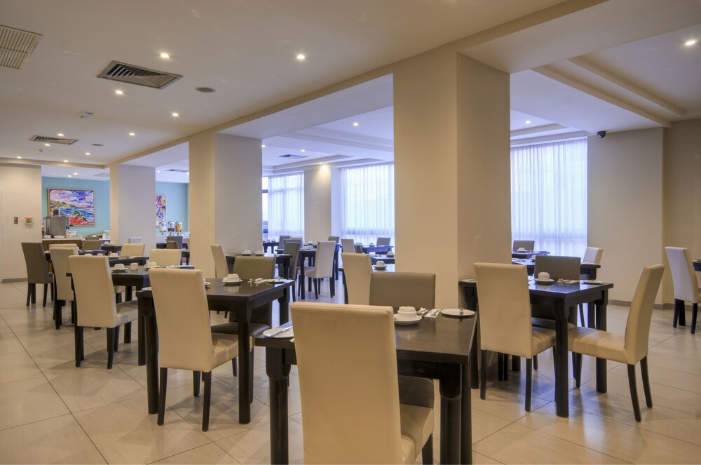 Food Court