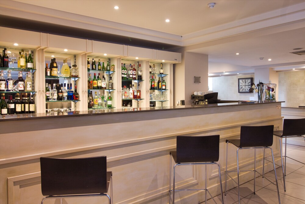 Hotel Bar
