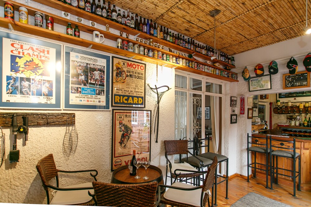 Hotel Bar