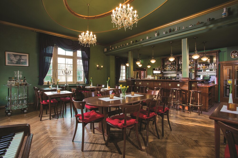Hotel Bar