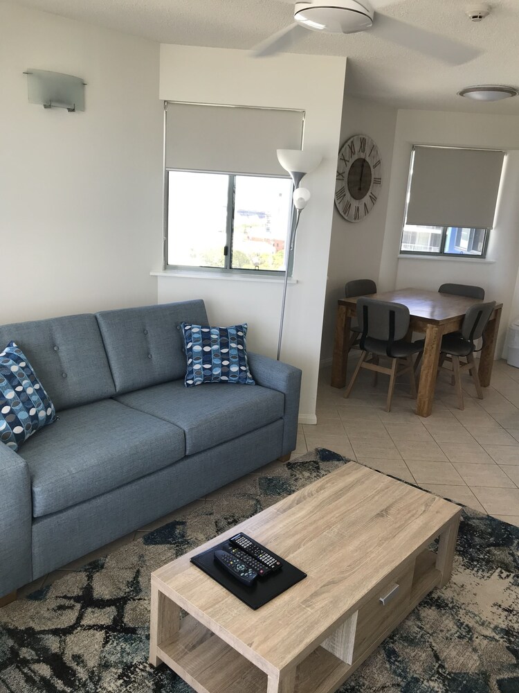 2 Bedroom Beachfront (QB/DB) - Living Room