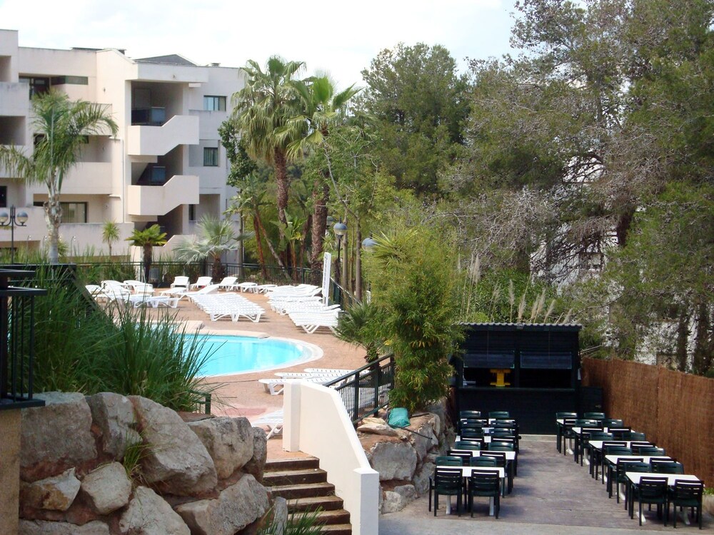 Poolside Bar