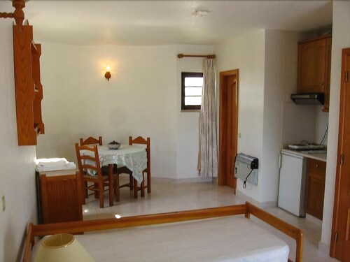 Traditional Studio - In-Room Kitchenette