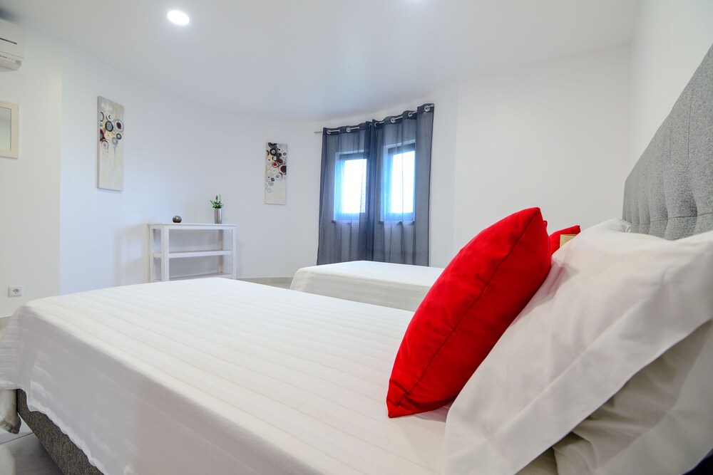 Deluxe Apartment, 1 Bedroom - Guestroom