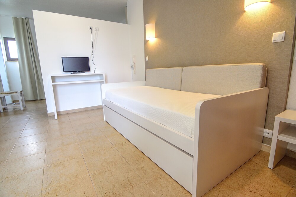 Family Studio, 1 Double Bed with Sofa bed - Guestroom