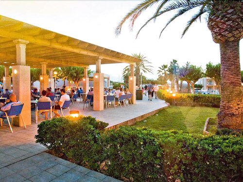 Poolside Bar