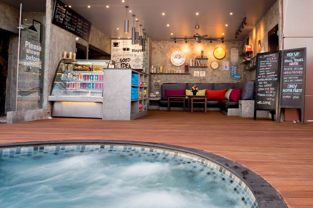 Poolside Bar