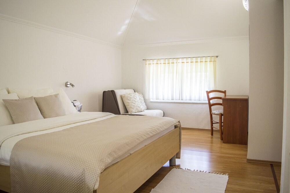 Studio Apartment with Balcony or Terrace - Guestroom