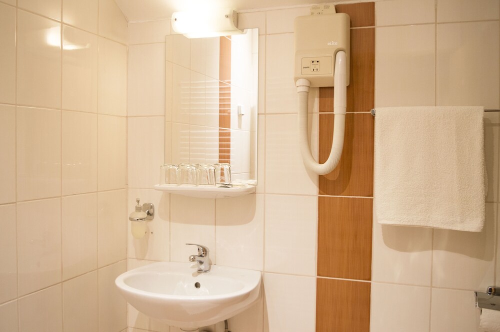 Studio Apartment with Balcony or Terrace - Bathroom