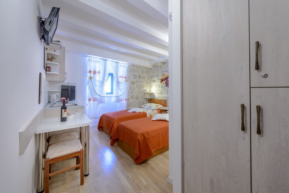 Studio - Guestroom