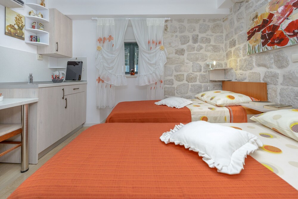 Studio - Guestroom