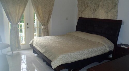 Premium Villa, 1 King Bed, Jetted Tub - Guestroom
