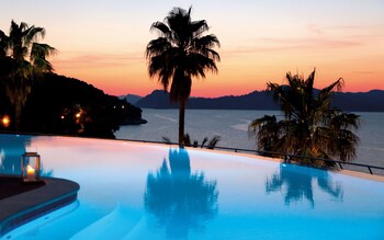 Poolside Bar
