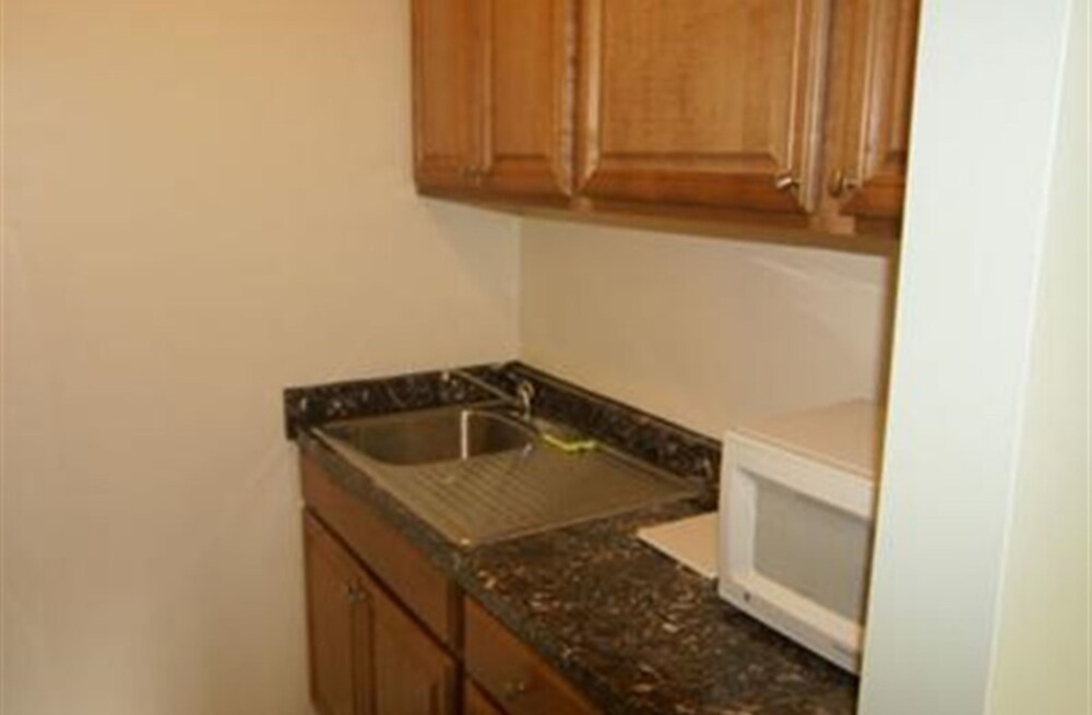 Room, Private Bathroom (Room 100) - In-Room Kitchen