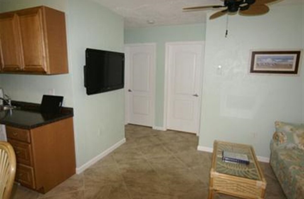 Room, Private Bathroom (Room 101) - Living Room