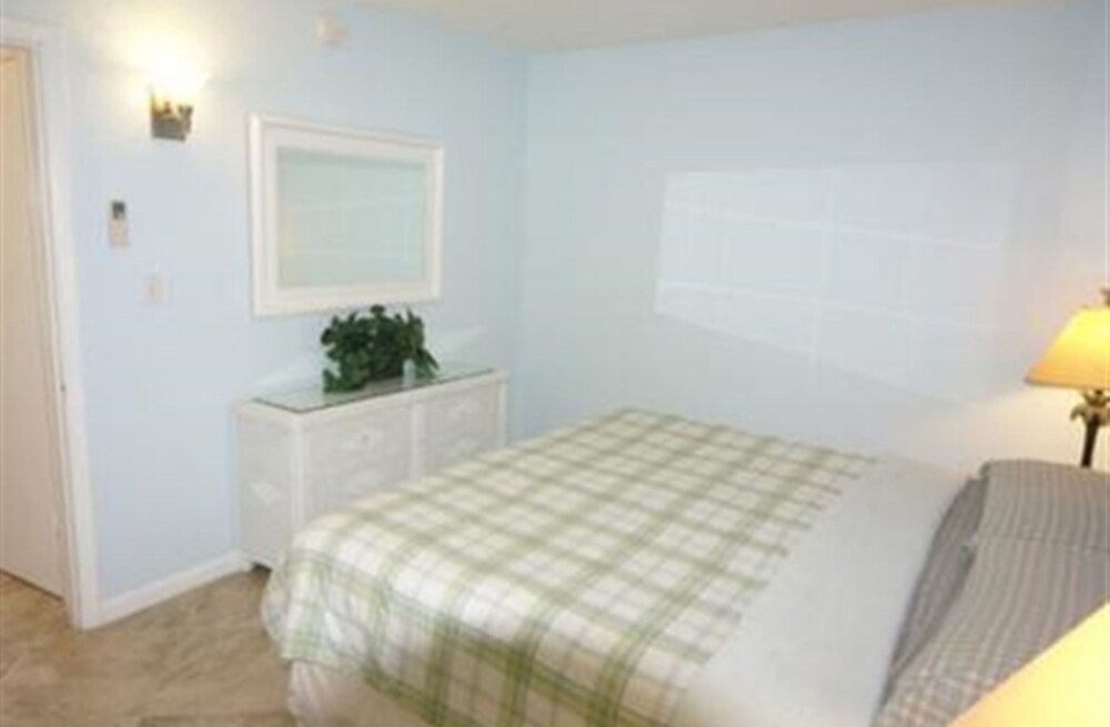 Room, Private Bathroom (Room 200) - Guestroom