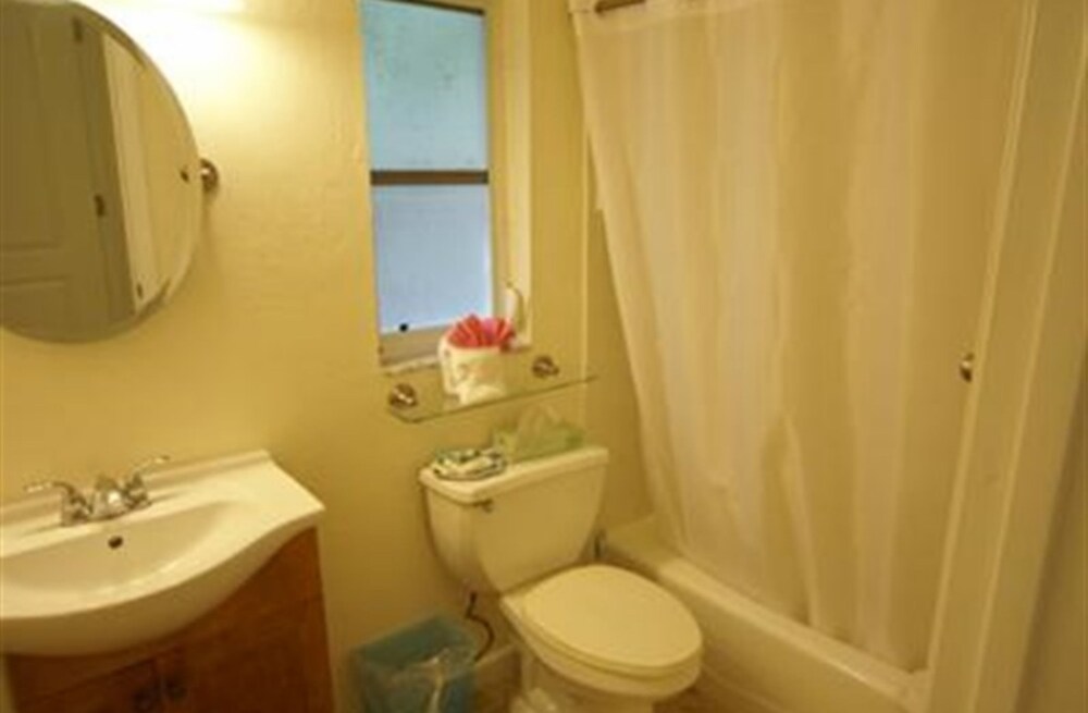 Room, Private Bathroom (Room 108) - Bathroom