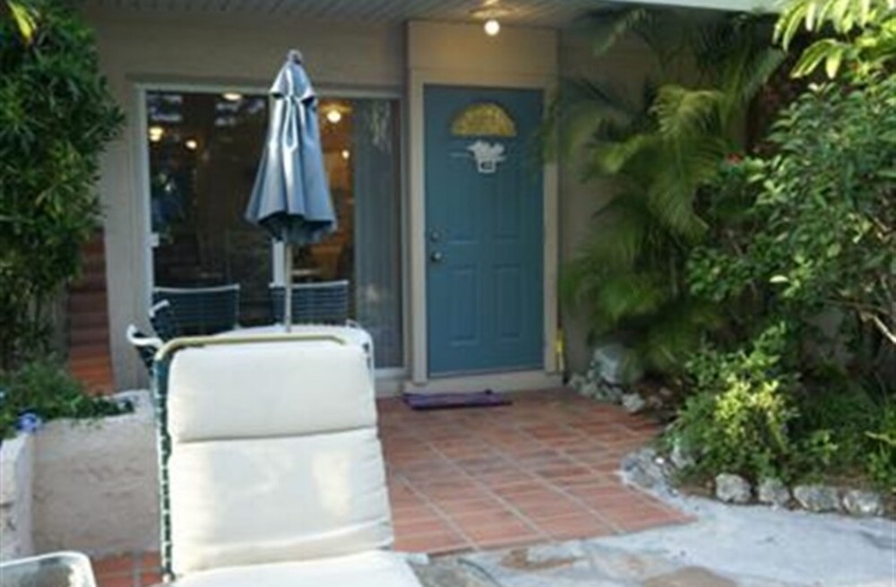 Room, Private Bathroom (Room 102) - Terrace/Patio