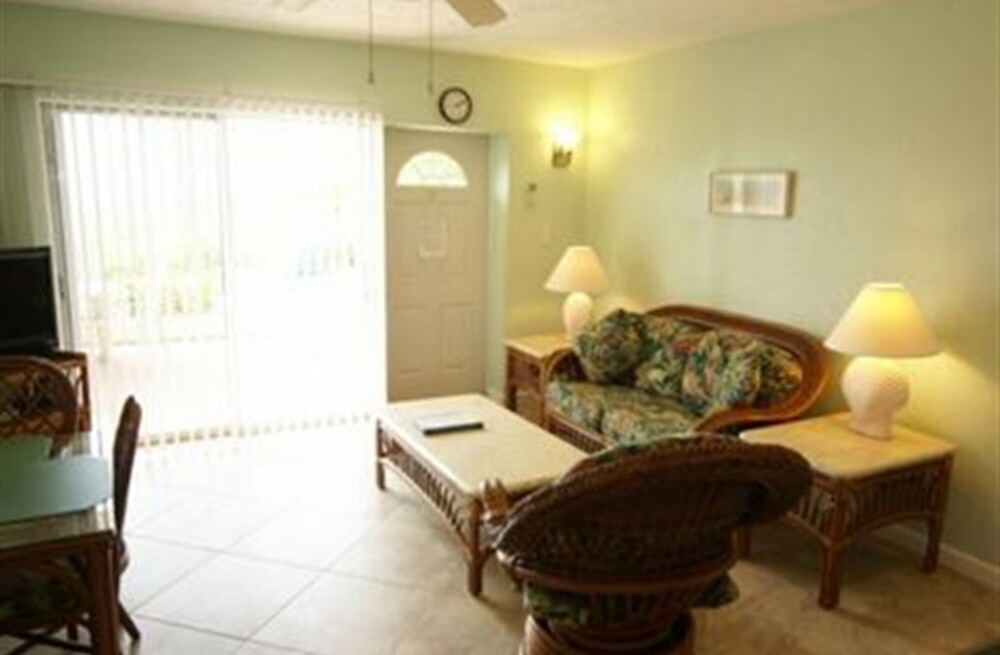 Room, Private Bathroom (Room 200) - Living Area