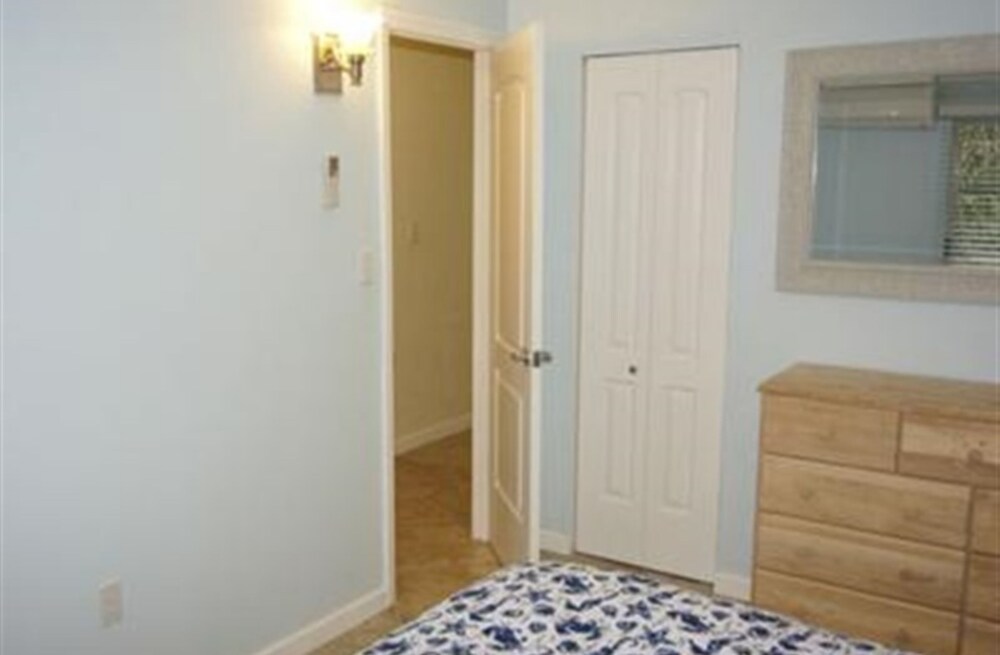 Room, Private Bathroom (Room 102) - Guestroom