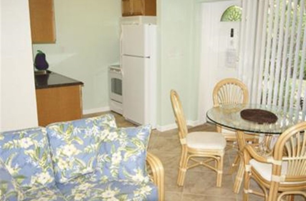 Room, Private Bathroom (Room 102) - Living Room
