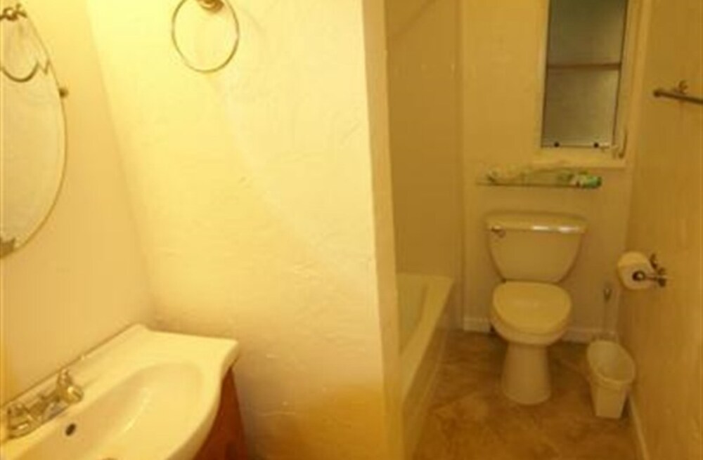 Room, Private Bathroom (Room 107) - Bathroom