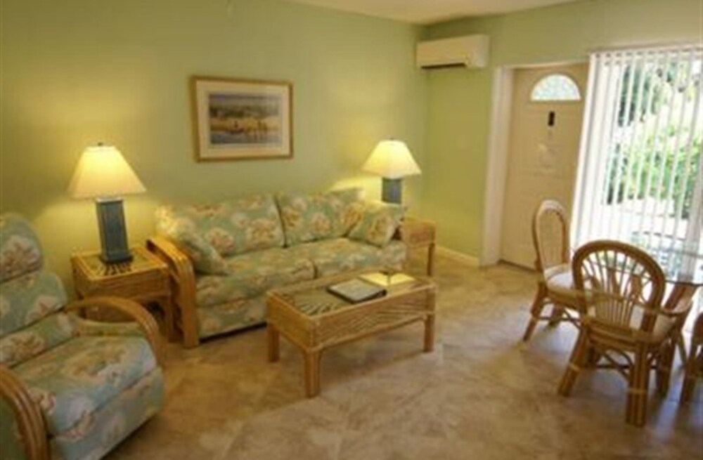 Room, Private Bathroom (Room 105) - Living Room