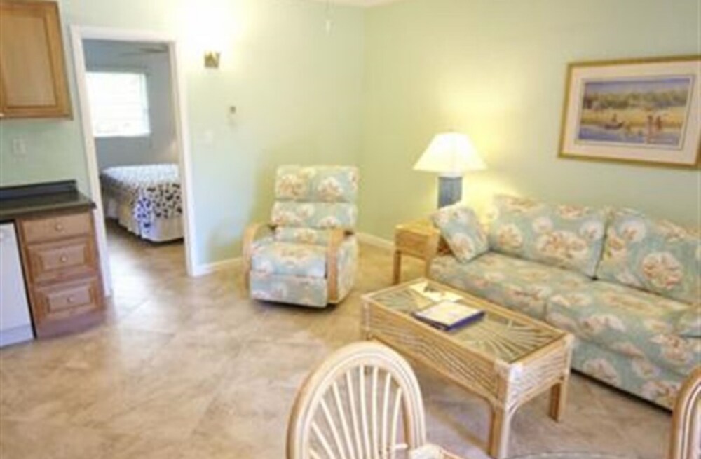 Room, Private Bathroom (Room 103) - Living Room