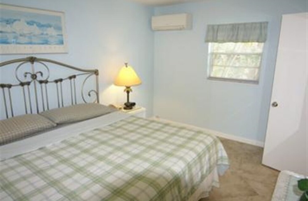Room, Private Bathroom (Room 200) - Guestroom