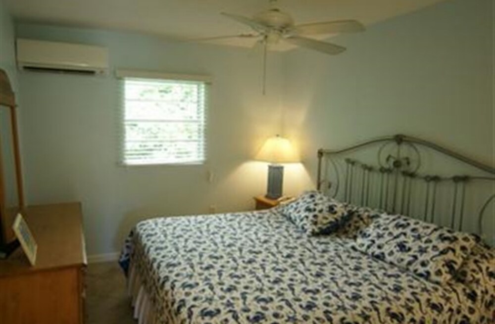 Room, Private Bathroom (Room 103) - Guestroom