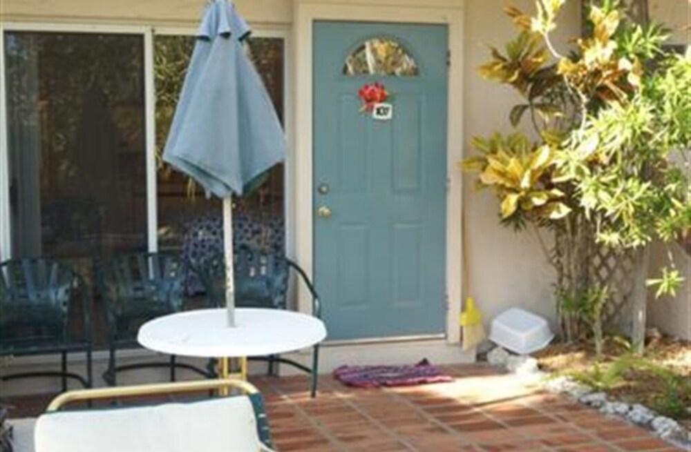 Room, Private Bathroom (Room 107) - Terrace/Patio