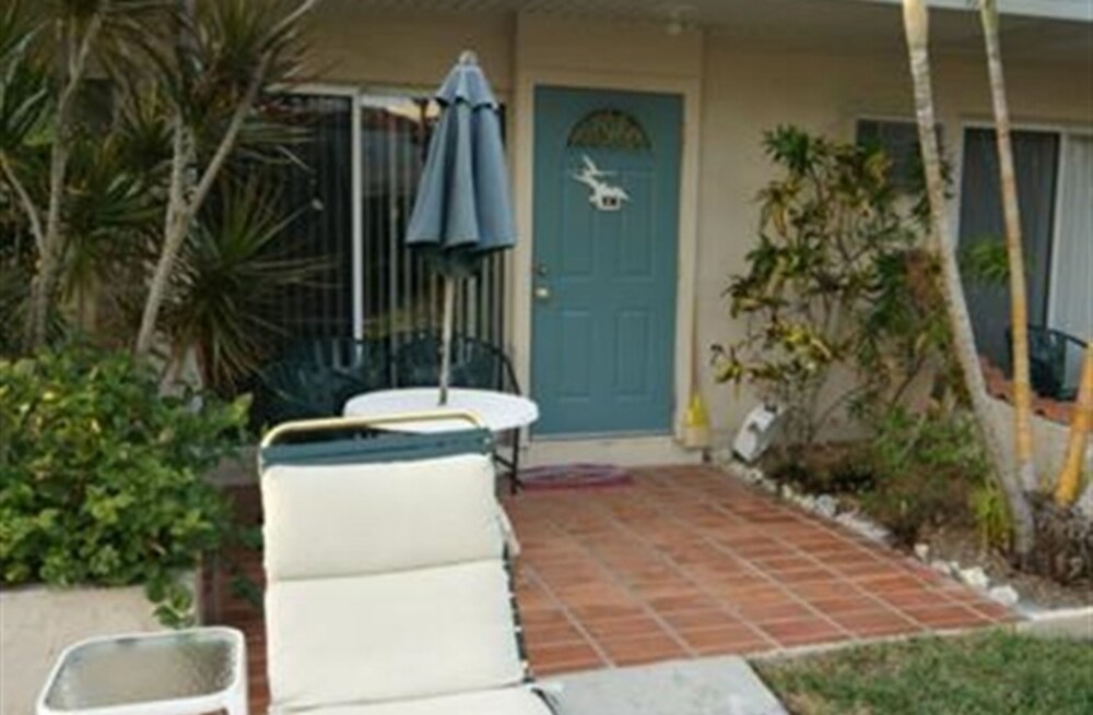 Room, Private Bathroom (Room 108) - Terrace/Patio
