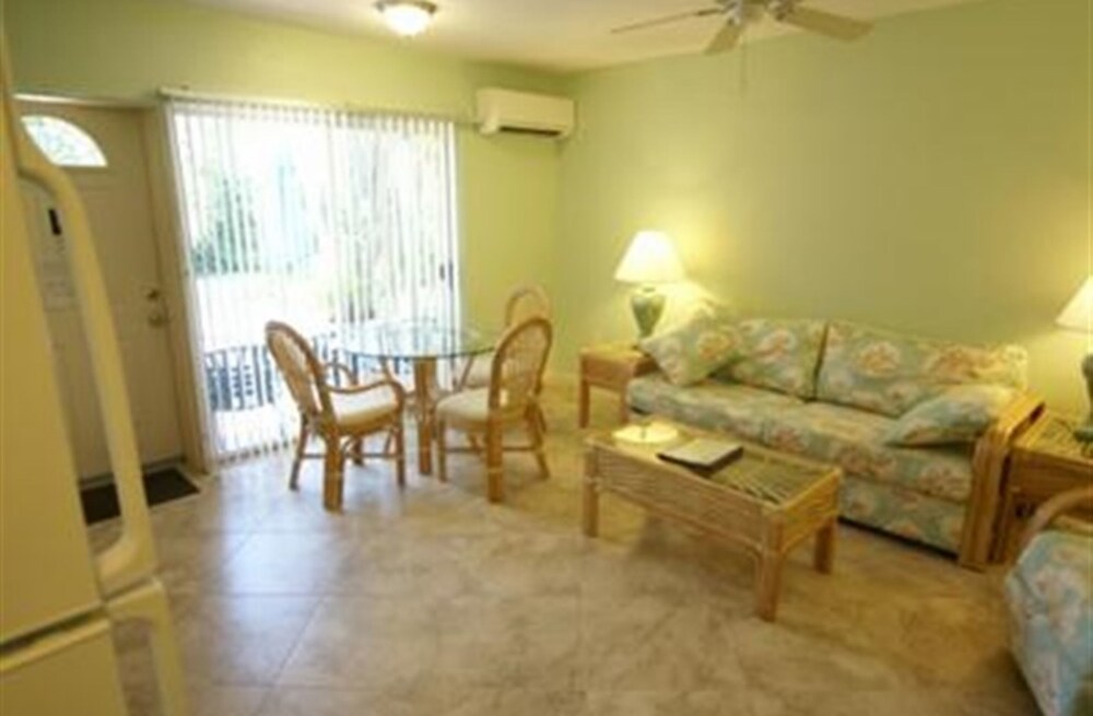 Room, Private Bathroom (Room 106) - Living Area