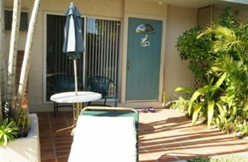 Room, Private Bathroom (Room 106) - Terrace/Patio