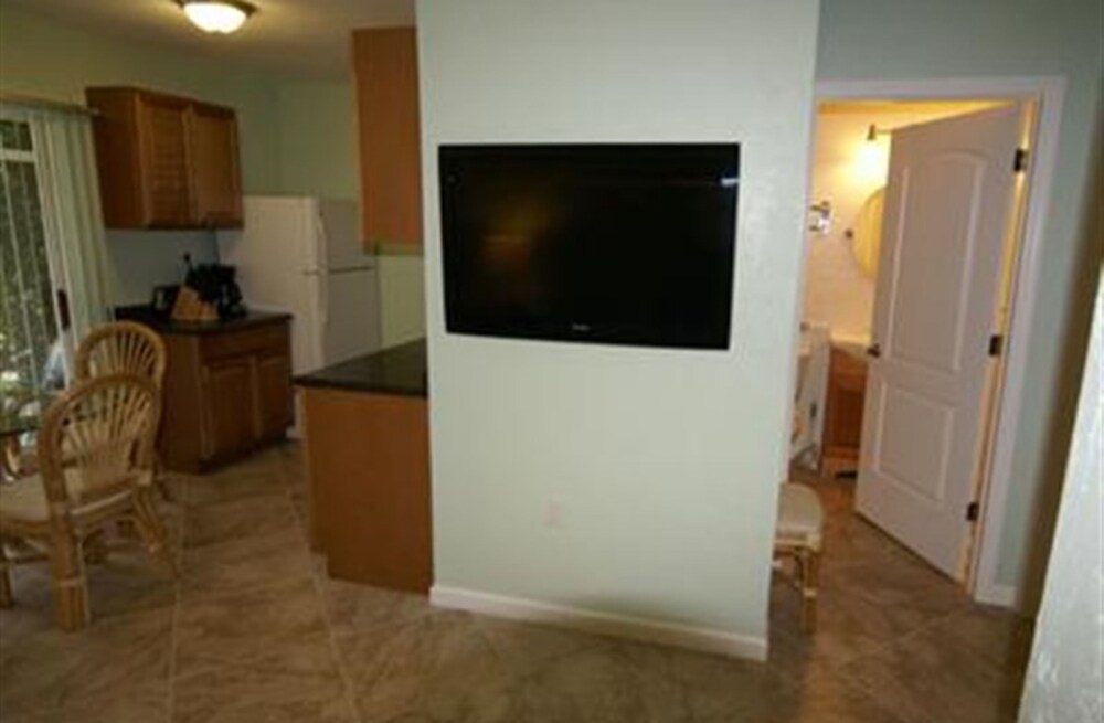 Room, Private Bathroom (Room 101) - Living Room