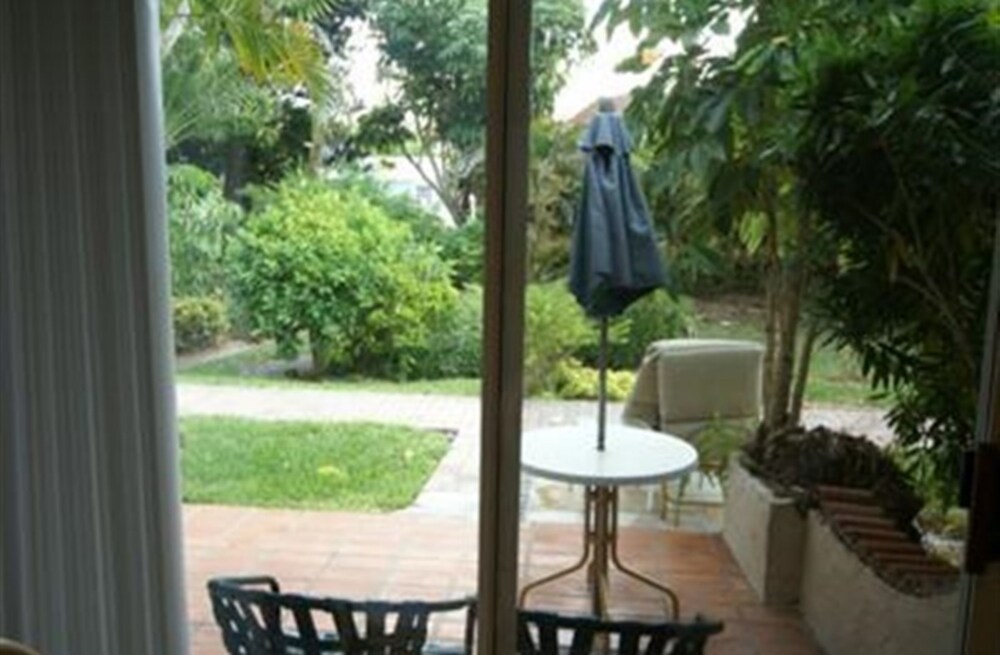 Room, Private Bathroom (Room 103) - Terrace/Patio