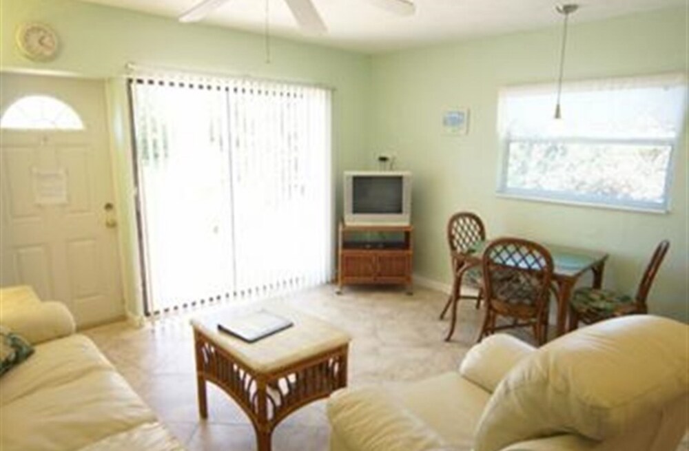 Room, Private Bathroom (Room 201) - Living Area