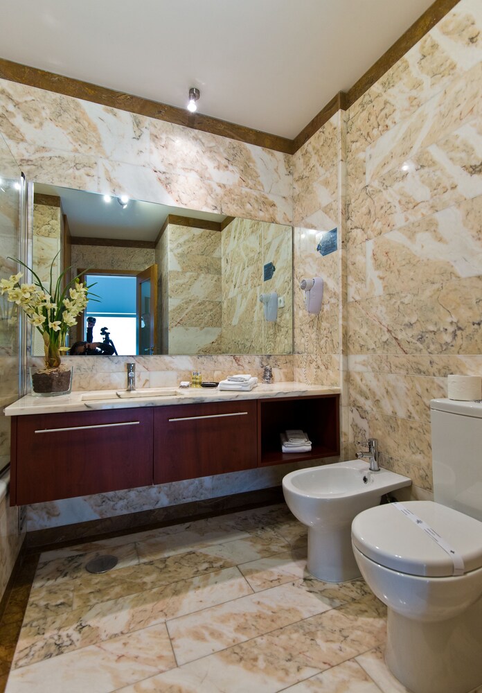 Studio - Bathroom